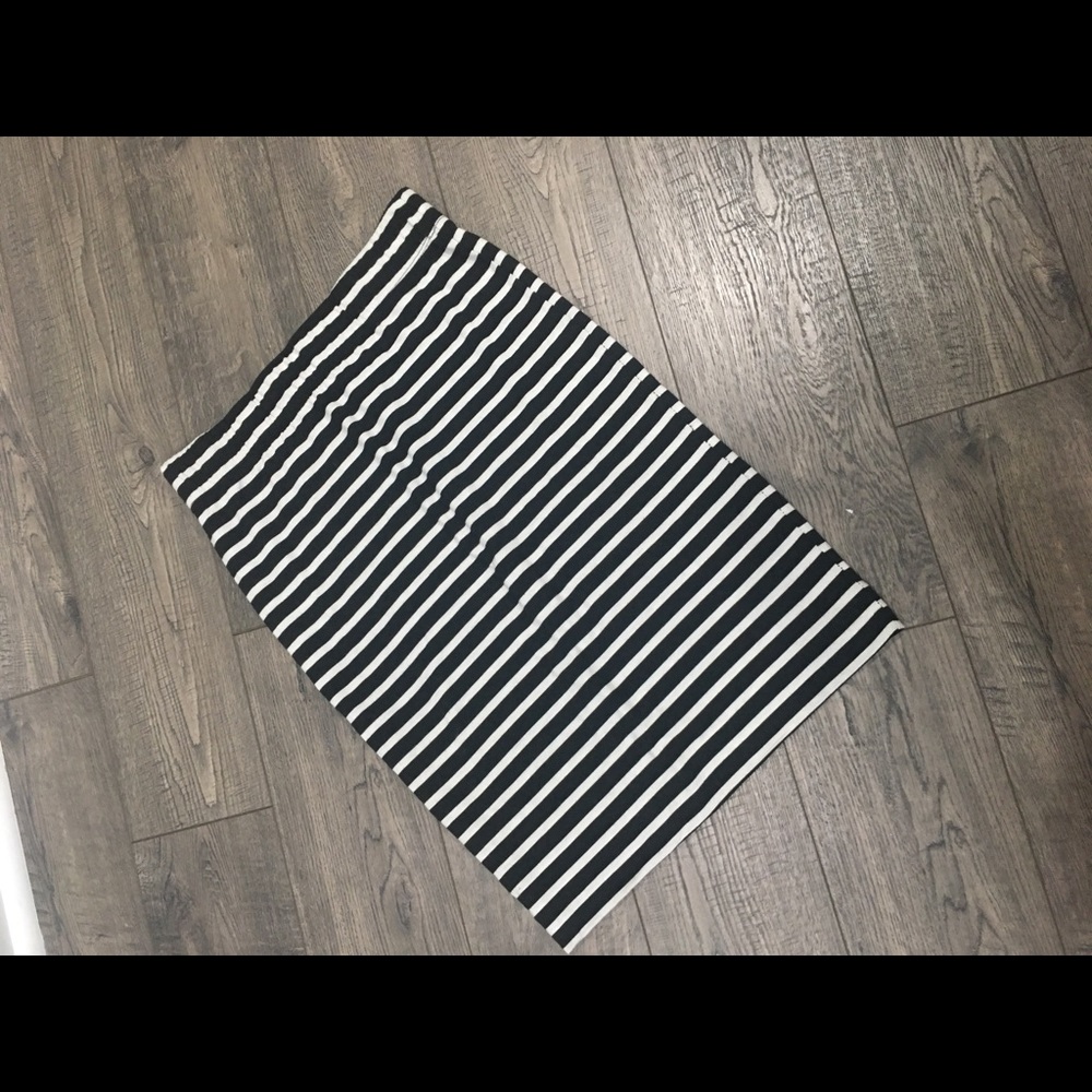 Bar III spandex striped skirt